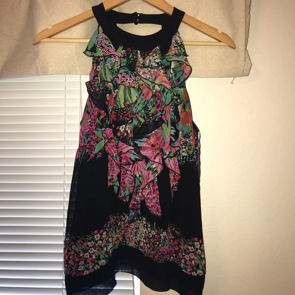 Flirty & Fun Floral Top! - Picture 1 of 4